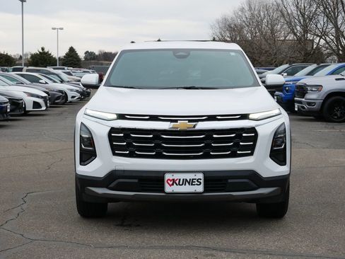 Used 2025 Chevrolet Equinox LT image 2