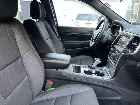 Used 2020 Jeep Grand Cherokee Laredo image 26
