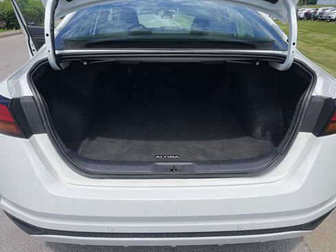 Used 2025 Nissan Altima 2.5 SV FWD image 10