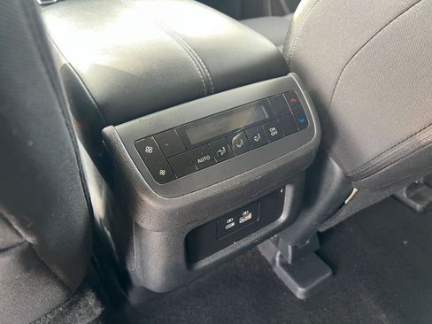 Used 2025 Nissan Pathfinder SV image 24