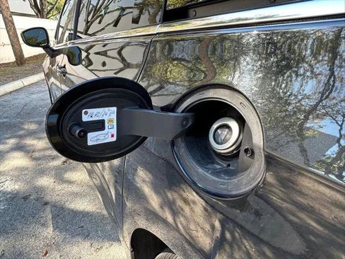 Certified 2023 Chrysler Pacifica Touring-L FWD image 42