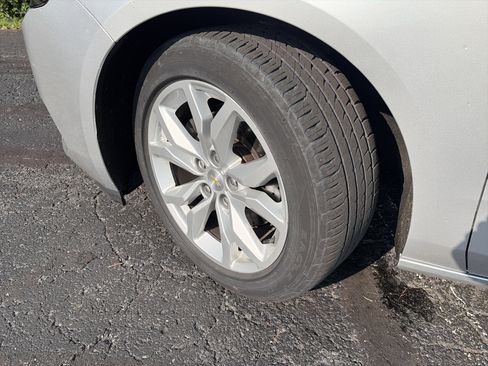 Used 2018 Chevrolet Impala LT w/ LT Convenience Package FWD image 12