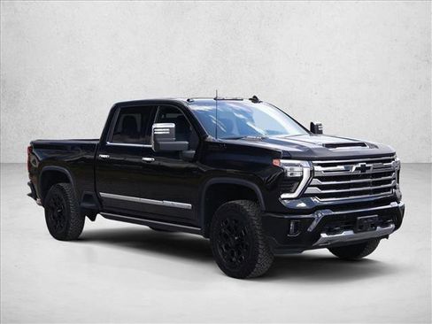 Used 2024 Chevrolet Silverado 2500 High Country w/ High Country Premium Package AWD/4WD image 3