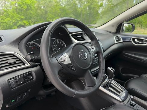 Used 2017 Nissan Sentra SR w/ SR Premium Technology Package FWD image 18