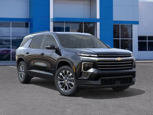 New 2026 Chevrolet Traverse LT w/ Sun and Wheel Package AWD/4WD image 7
