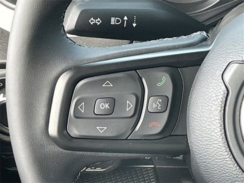Used 2025 Jeep Wrangler Willys image 12