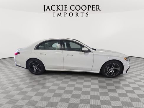 Used 2025 Mercedes-Benz E 350 4MATIC Sedan image 4