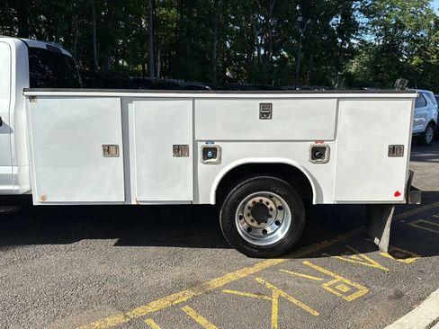 Used 2019 Ford F550 4x4 Crew Cab Super Duty w/ XLT Value Package image 40