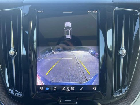 Used 2022 Volvo XC60 B5 Momentum w/ Advanced Package image 6