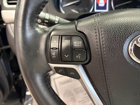 Used 2018 Toyota Highlander Limited AWD/4WD image 15