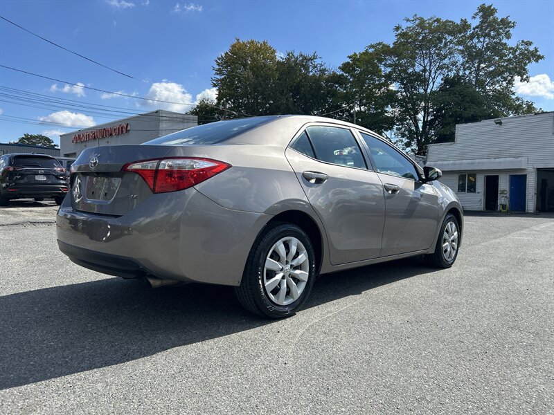 Used 2015 Toyota Corolla LE FWD image 4