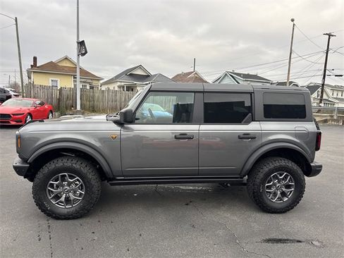 New 2025 Ford Bronco Badlands image 8