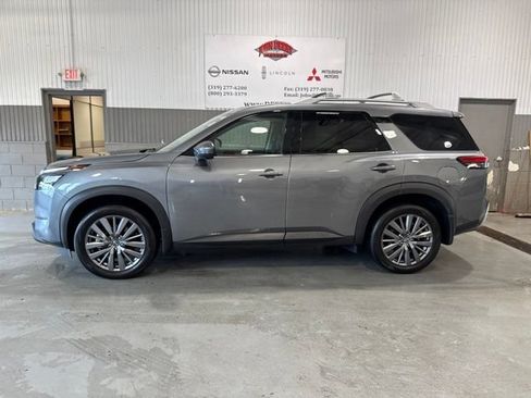 Used 2025 Nissan Pathfinder SL w/ SL Premium Package AWD/4WD image 7