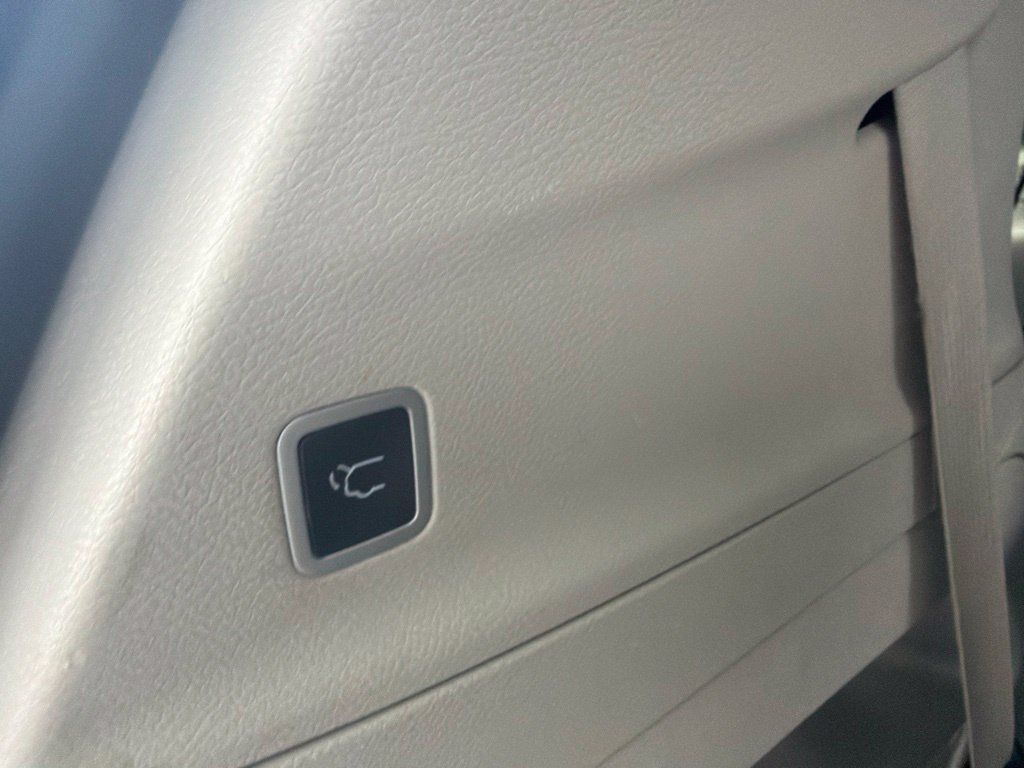 Used 2024 Chrysler Pacifica Touring-L FWD image 28