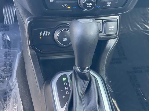 Used 2021 Jeep Renegade Sport image 17