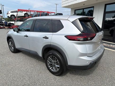 Used 2024 Nissan Rogue S FWD image 7
