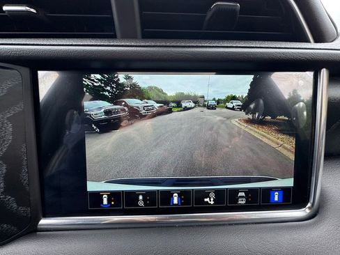 Used 2024 GMC Yukon Denali AWD/4WD image 29