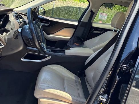 Used 2019 Jaguar F-PACE Prestige AWD/4WD image 2