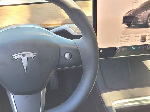 Used 2023 Tesla Model Y Long Range AWD/4WD image 13