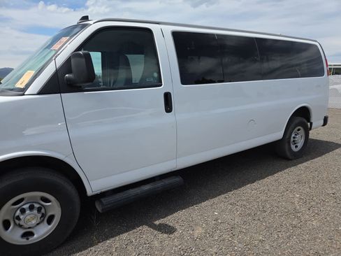 Used 2023 Chevrolet Express 3500 LT w/ LT Preferred Equipment Group RWD image 2