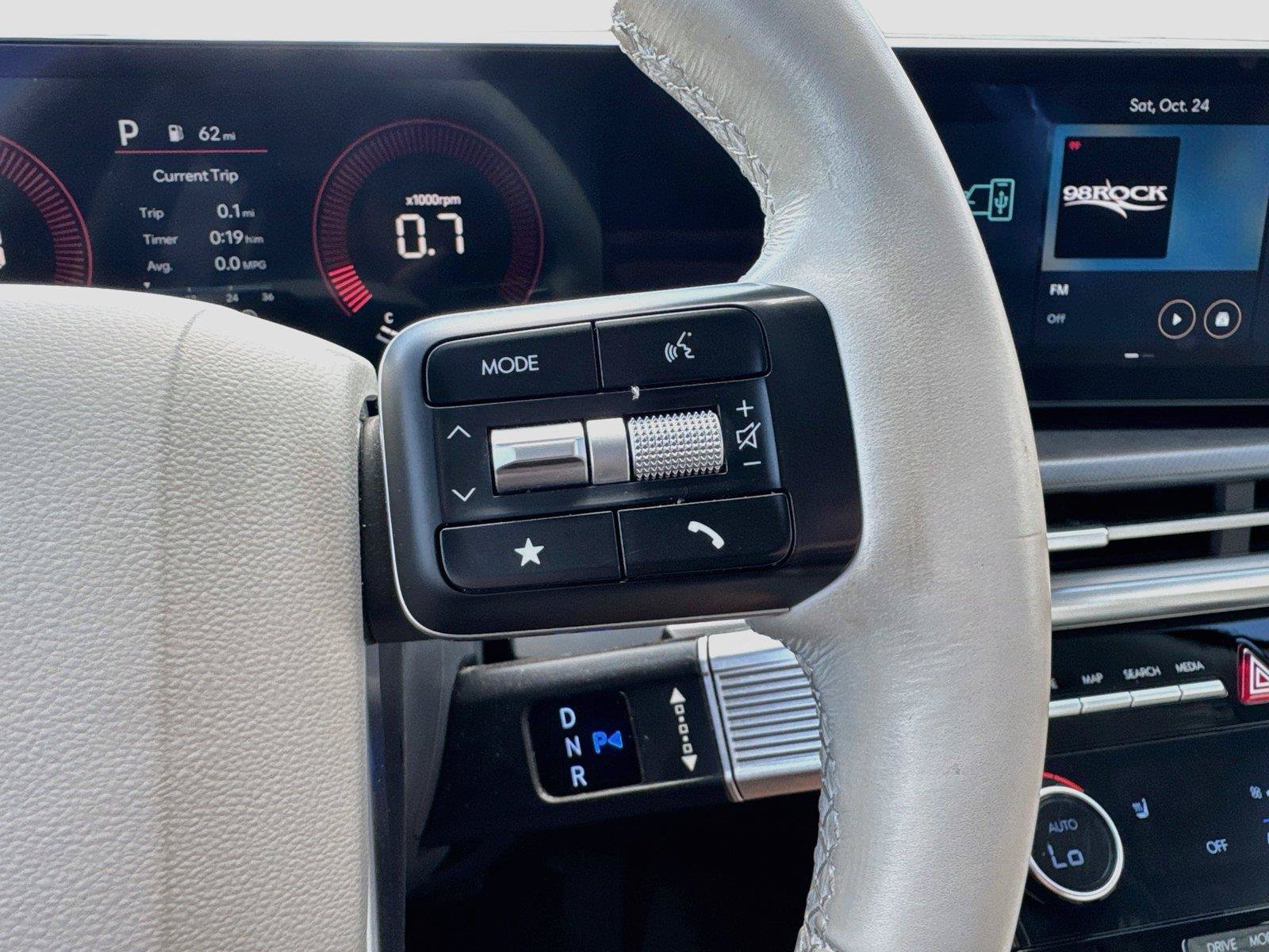 Used 2025 Hyundai Santa Fe SEL FWD image 18