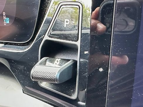 Certified 2025 Porsche Macan 4S Electric AWD/4WD image 30