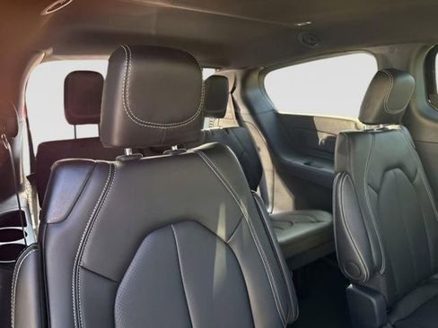 New 2026 Chrysler Pacifica Select image 26