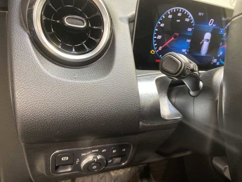 Used 2021 Mercedes-Benz GLB 250 4MATIC image 24