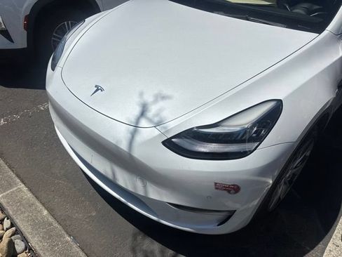 Used 2021 Tesla Model Y Long Range AWD/4WD image 3