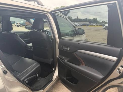 Used 2014 Toyota Highlander XLE AWD/4WD image 10