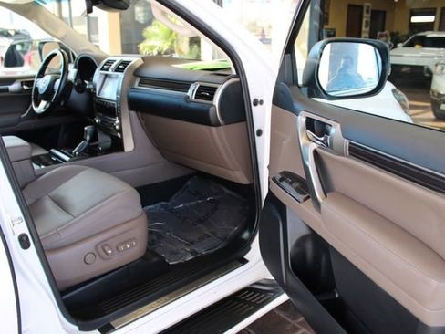 Used 2021 Lexus GX 460 Premium w/ Premium Package image 27
