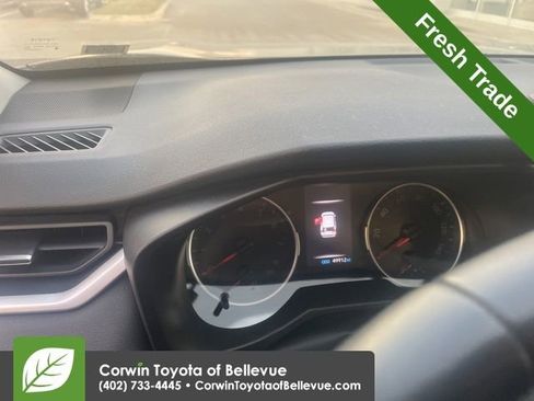 Used 2019 Toyota RAV4 XLE Premium image 9