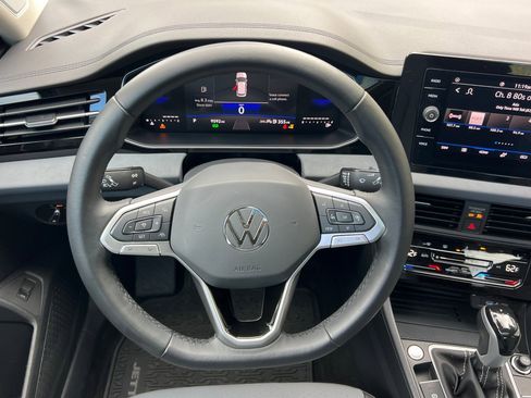 Certified 2025 Volkswagen Jetta SE image 14