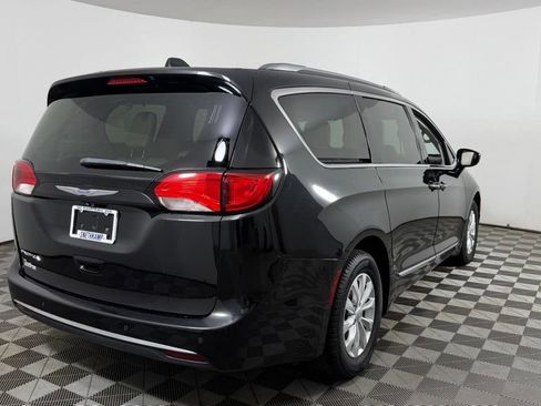 Used 2017 Chrysler Pacifica Touring-L Plus FWD image 7