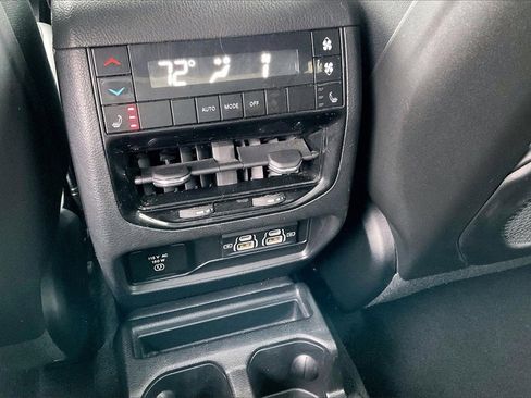 Used 2024 Jeep Grand Cherokee L Limited image 34