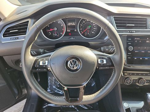 Used 2021 Volkswagen Tiguan SE w/ Panoramic Sunroof Package AWD/4WD image 19