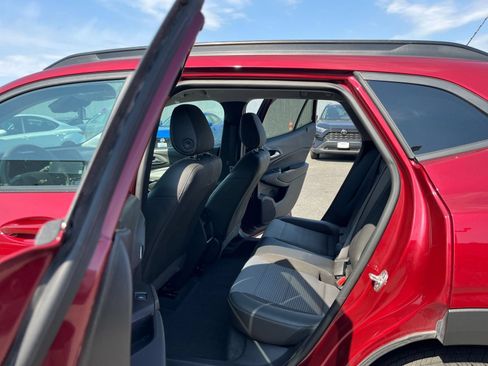 Used 2025 Chevrolet Trax LT FWD image 26