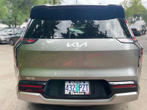 Used 2024 Kia EV9 Land AWD/4WD image 5