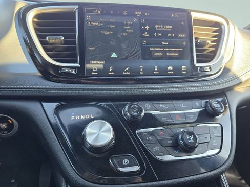 Used 2026 Chrysler Pacifica Limited AWD/4WD image 5