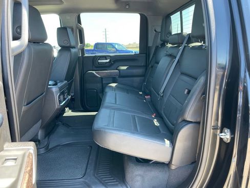 Used 2023 GMC Sierra 2500 Denali w/ Denali Black Diamond Edition AWD/4WD image 8