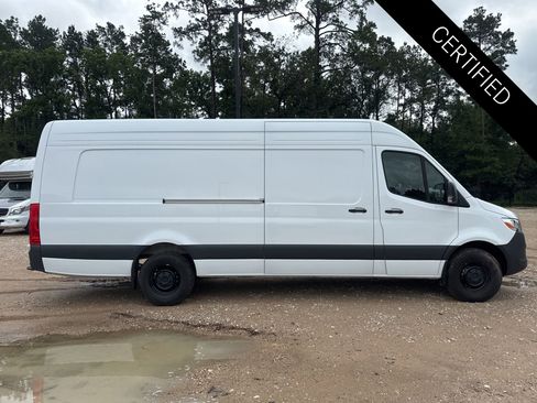 Used 2025 Mercedes-Benz Sprinter 2500 image 3