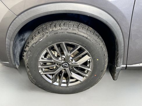 Used 2023 Nissan Rogue S AWD/4WD image 13