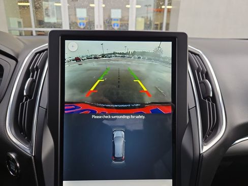 Used 2024 Ford Edge Titanium image 24