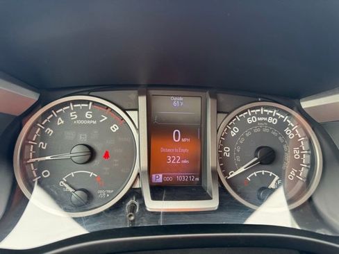 Used 2016 Toyota Tacoma Limited w/ Towing Package image 20