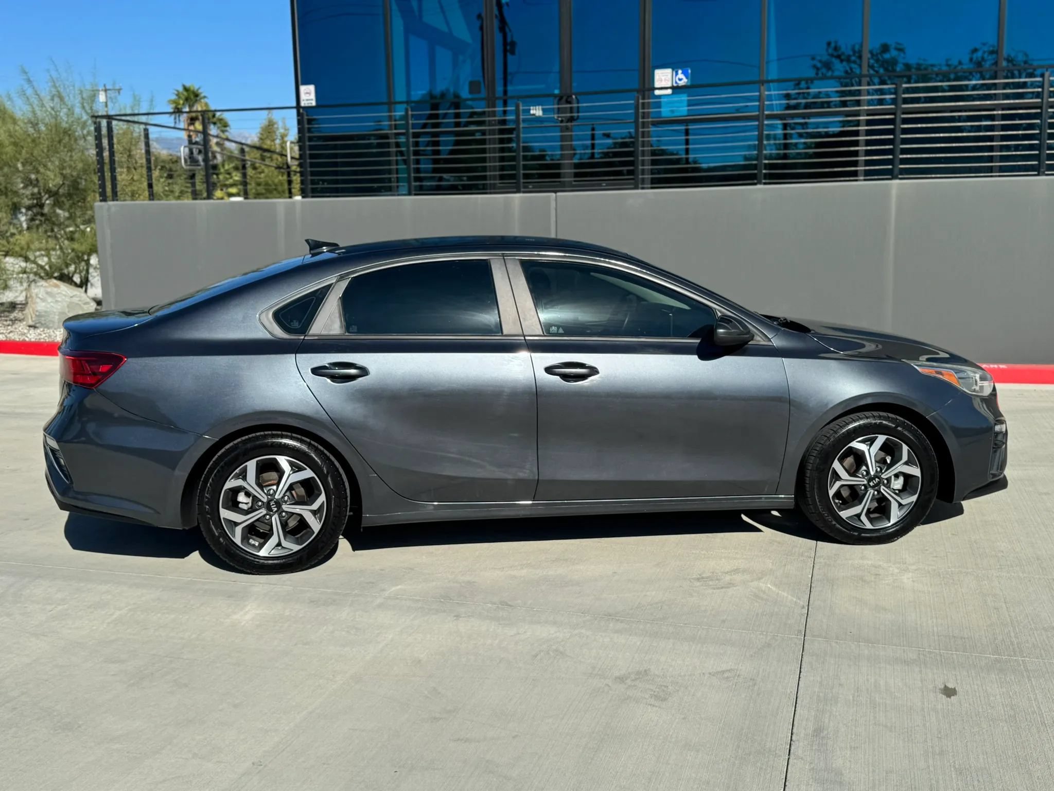 Used 2021 Kia Forte LXS FWD image 3