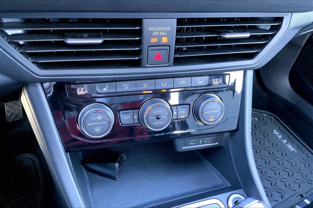 Used 2020 Volkswagen Jetta R-Line FWD image 29