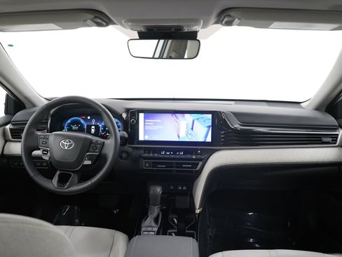 Used 2025 Toyota Camry XLE image 15