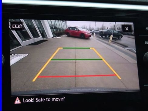 Used 2022 Volkswagen Atlas Cross Sport SE w/ Panoramic Sunroof Package image 40