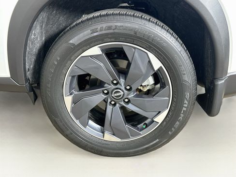 Used 2024 Nissan Rogue SV FWD image 11