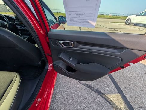 Used 2023 Honda Civic Sport image 6